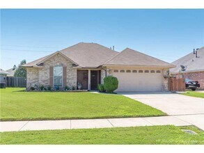 Building Photo - 4925 General Polk Dr