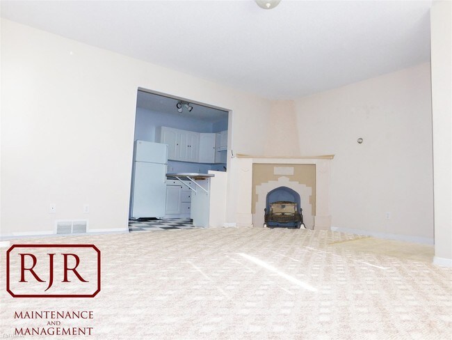 Building Photo - 404 N Mandan St