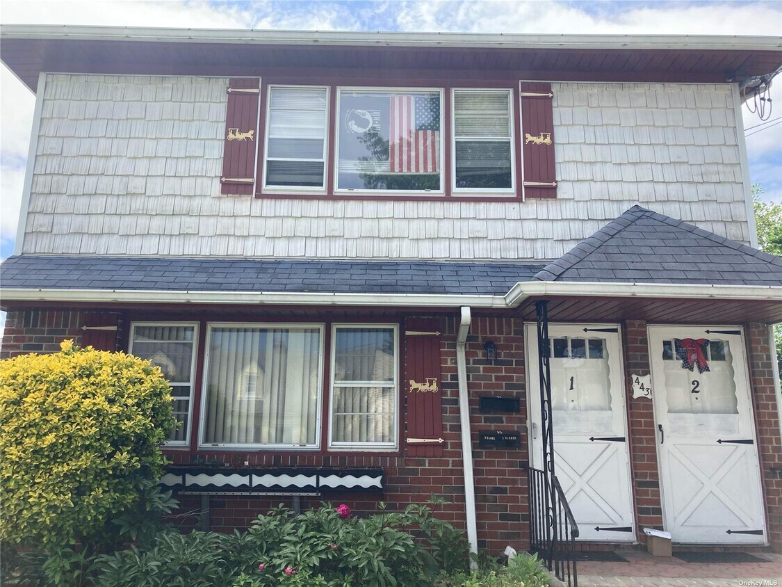 443 Horton Hwy, Williston Park, NY 11596 Townhome Rentals in