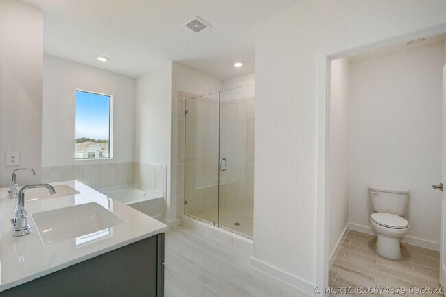 Building Photo - 5976 SE Sky Blue Cir