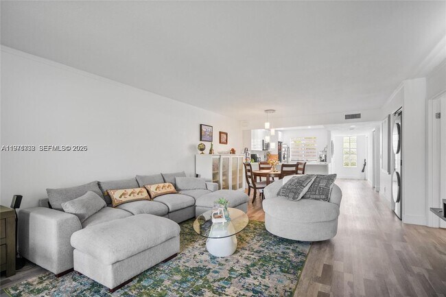 Foto del edificio - 380 Racquet Club Rd