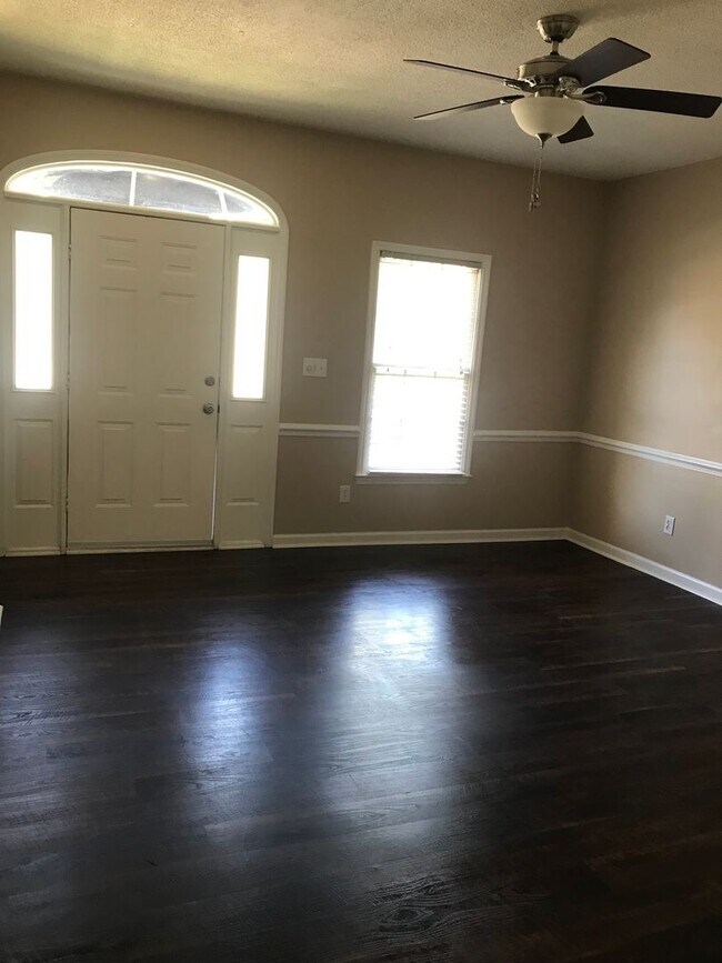 Foto del edificio - Nice 2 bedroom 2.5 bath town home in quiet neighborhood in town