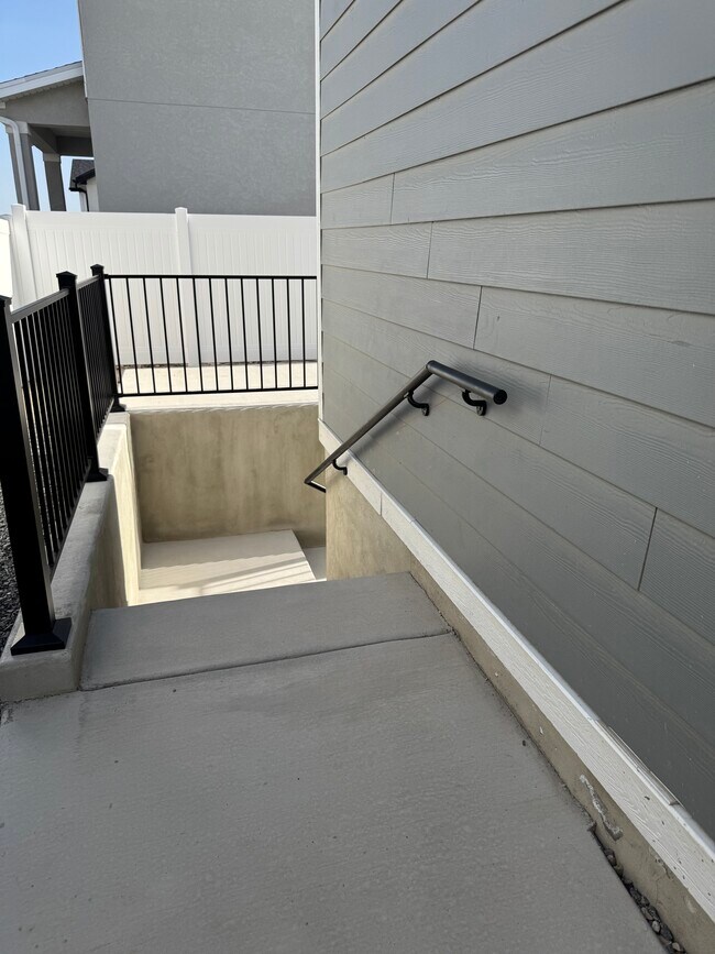 Building Photo - 3361 W Pond Dr