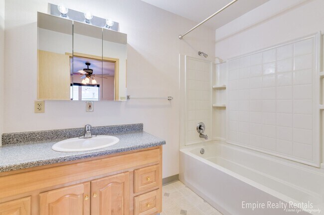 Foto del edificio - Three Bed, 2.5 Bath, 1 Car Garage