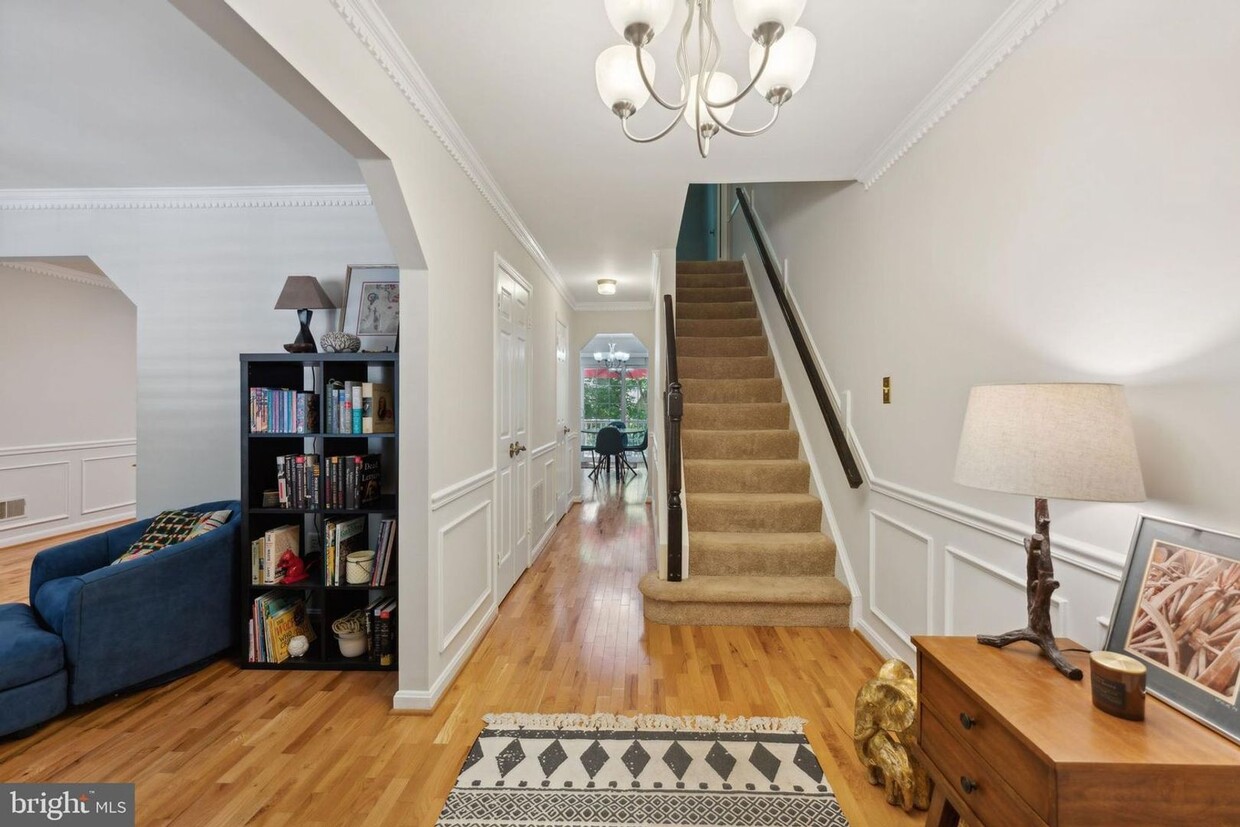 Foto principal - Idyllic 3BR/2.5BTH Townhome available NOW ...