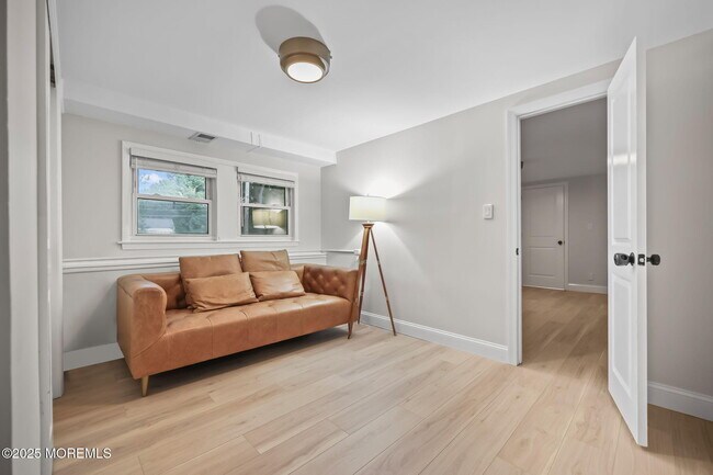 Building Photo - 13 Woodland Rd