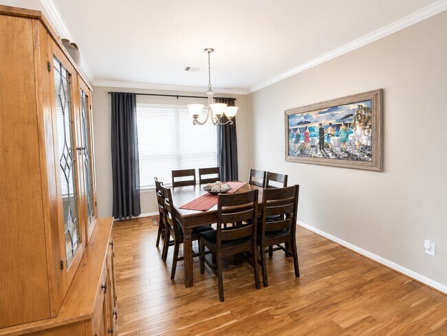 Building Photo - 110 N Hawkhurst Cir