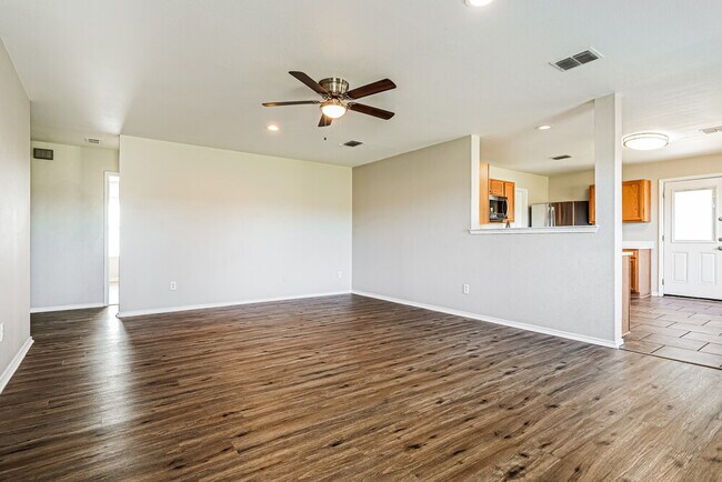 Foto del edificio - 16737 Woodside Dr