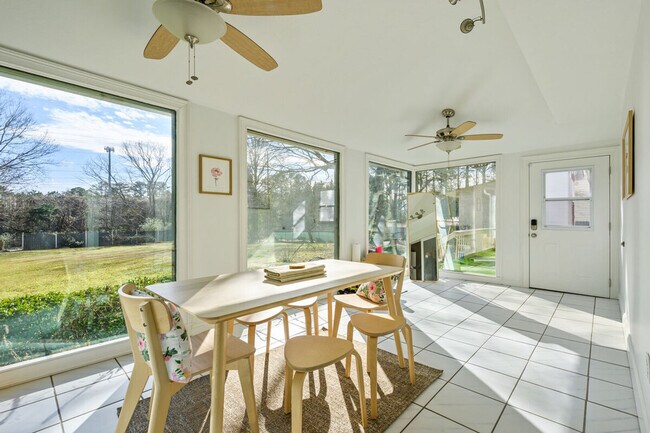 Foto del edificio - 1223 Settlebench Ln