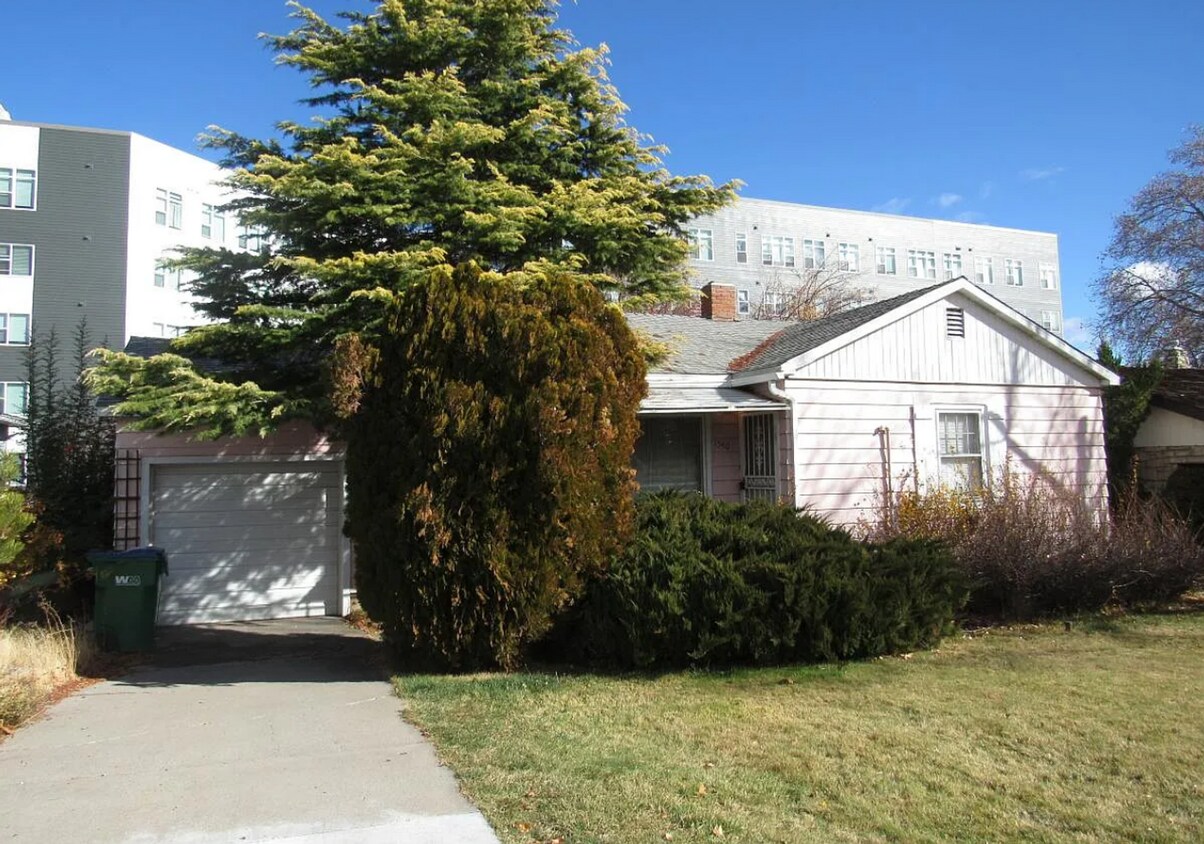 Foto principal - 1540 Hillside!!