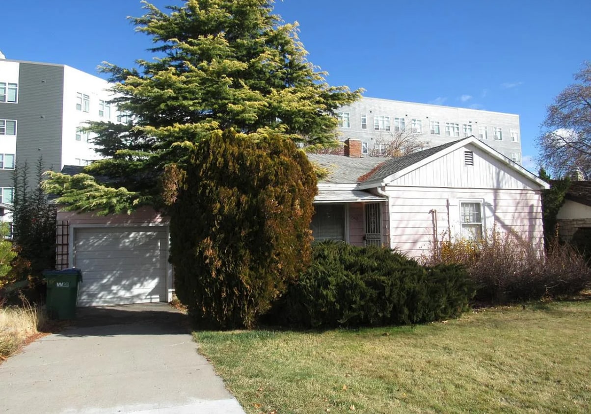 Primary Photo - 1540 Hillside!!