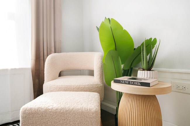 Building Photo - 240 W 73rd St