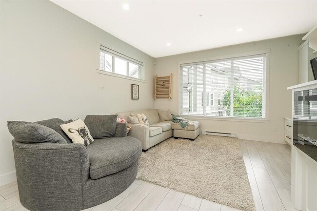 Photo du bâtiment - 21150-21150 76A Ave