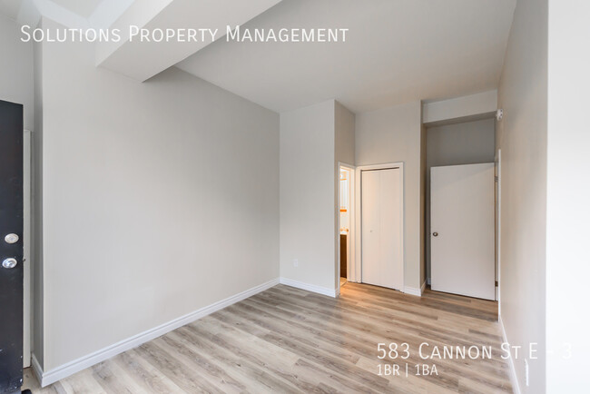 Photo du bâtiment - Freshly Renovated 1 Bedroom Available NOW!