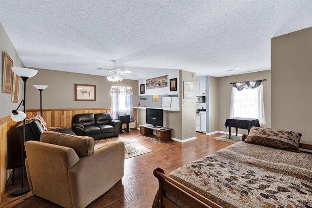 Foto del edificio - 3310 Darby Ln