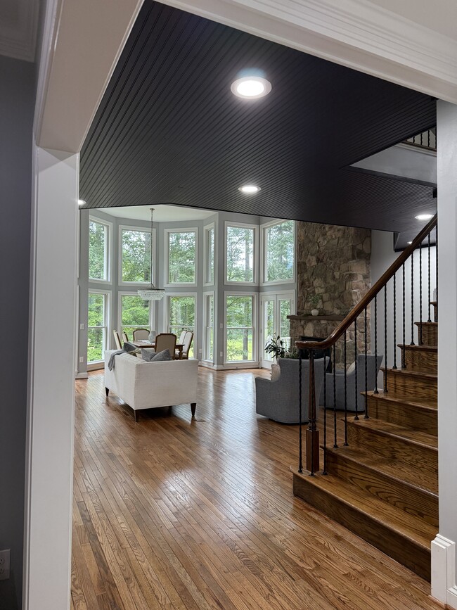 Entry - 11607 Fawn Lake Pky