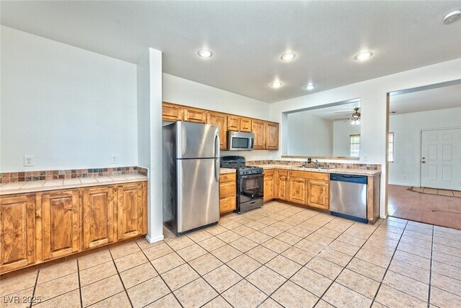 Foto del edificio - 6318 Cheval Lake Way
