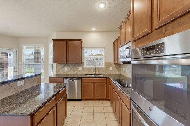 Foto del edificio - 9701 Raeburn Court