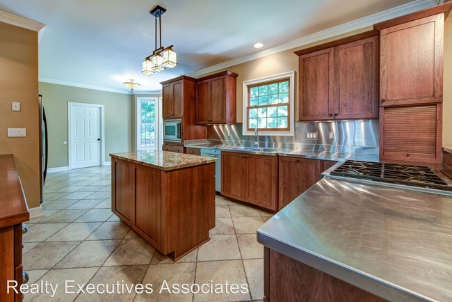 Foto del edificio - 5 br, 3.5 bath House - 123 Westview Lane