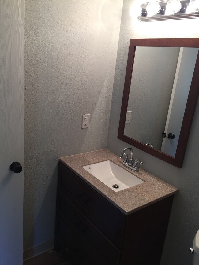 Foto del edificio - $1,895.00 / Ready Now / 3 Bedroom, 2 full ...