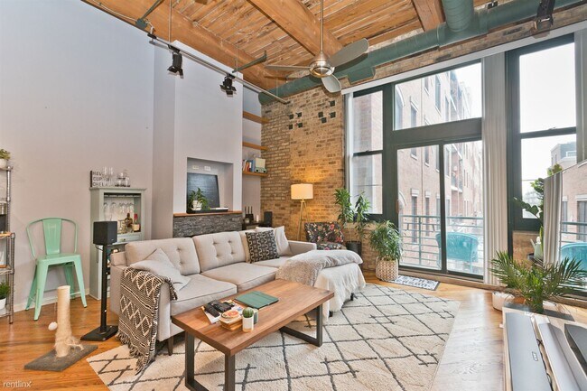 Building Photo - 2 br, 1 bath Condo - 2222 W Diversey Ave A...