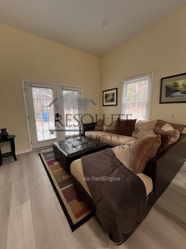 Building Photo - 6009 Garrett Rd