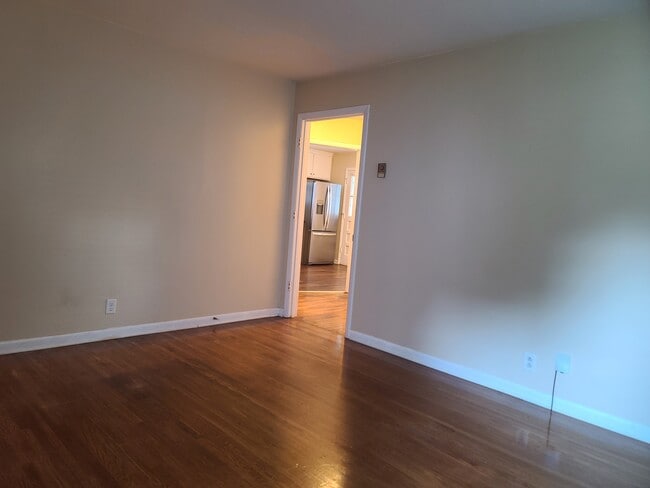 Building Photo - 2907 W Linden Ave