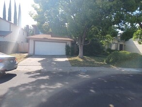 Building Photo - 372 Danbury Cir