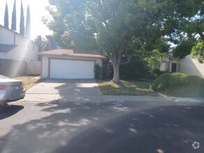 Building Photo - 372 Danbury Cir