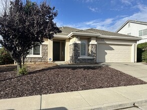 Building Photo - 102 Entrada Cir