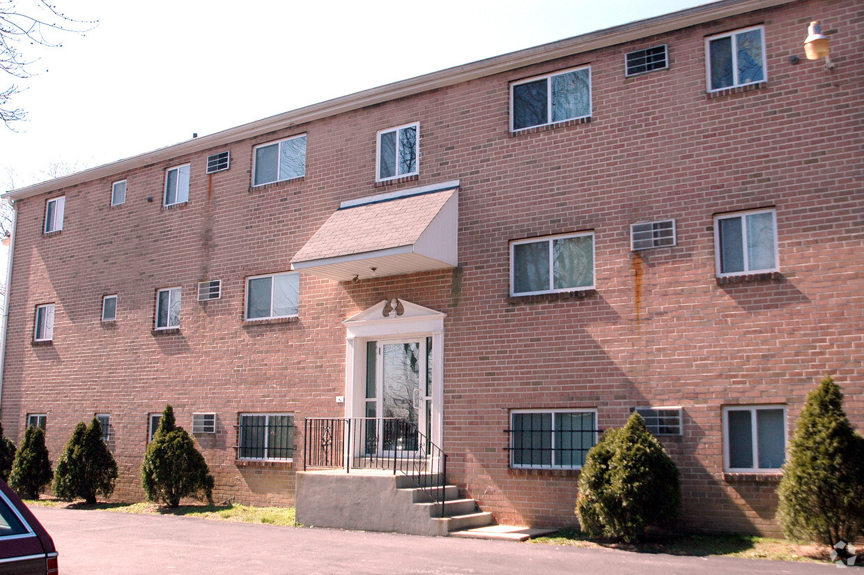 Primary Photo - 911 Woodland Ave
