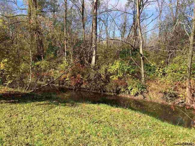 Foto del edificio - 496 Old Niskayuna Rd