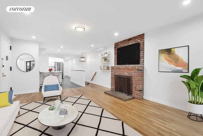 Building Photo - 250 W 74th St