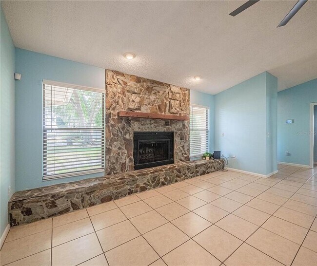 Foto del edificio - 4232 Stonehenge Rd