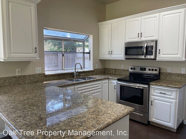 Building Photo - 3 br, 2.5 bath House - 10352 N. Doheny Drive