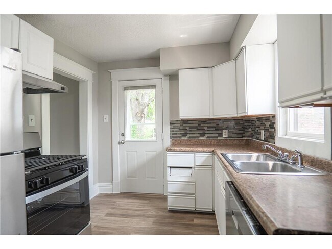 Foto del edificio - 938 N Cypress St