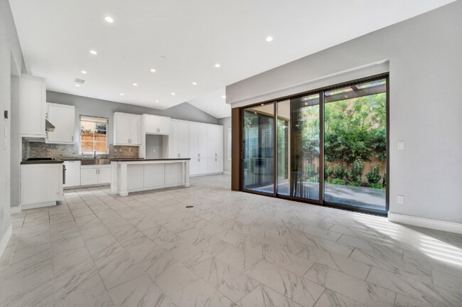 Building Photo - 129 Lomita