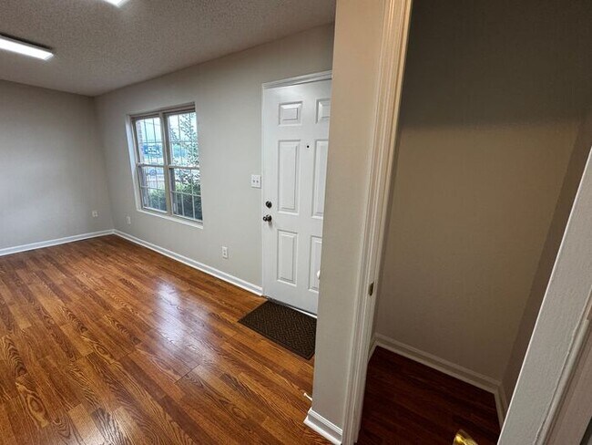 Building Photo - Townhome with attached garage near Tech Corridor and Research Park