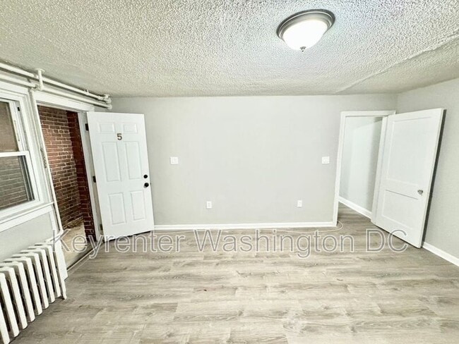 Building Photo - 943 Bonifant St