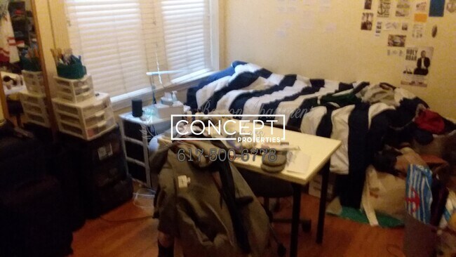 Building Photo - 463 Park Dr