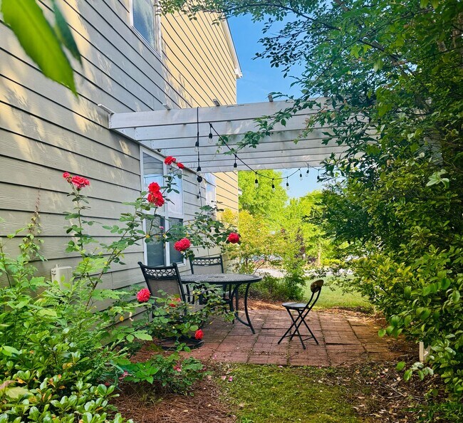 Building Photo - North Athens Stand-alone Home