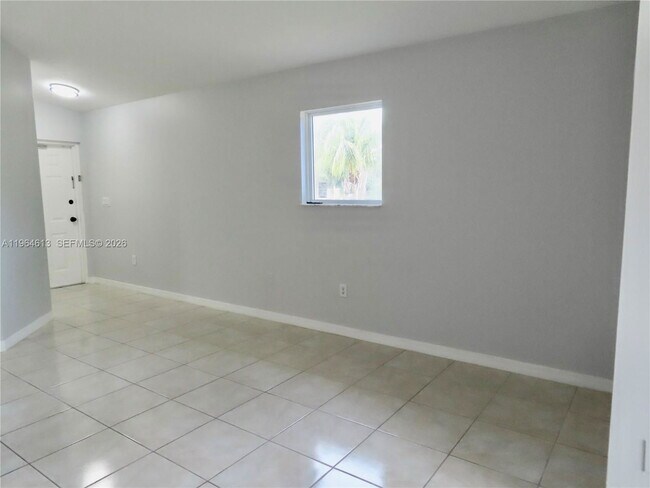 Foto del edificio - 3398 NE 9th Dr