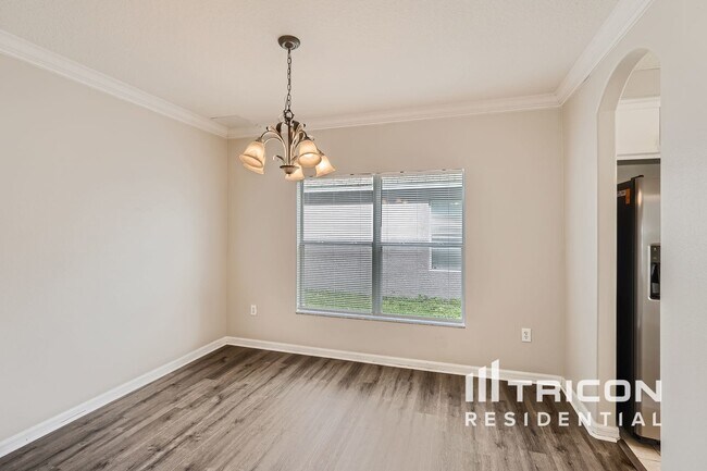 Foto del edificio - 8332 Crescent Moon Dr