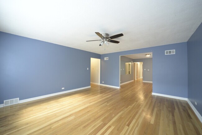 Building Photo - 6205 N Washtenaw Ave
