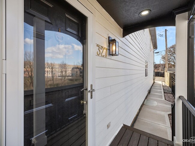 Foto del edificio - 327 Loomis St