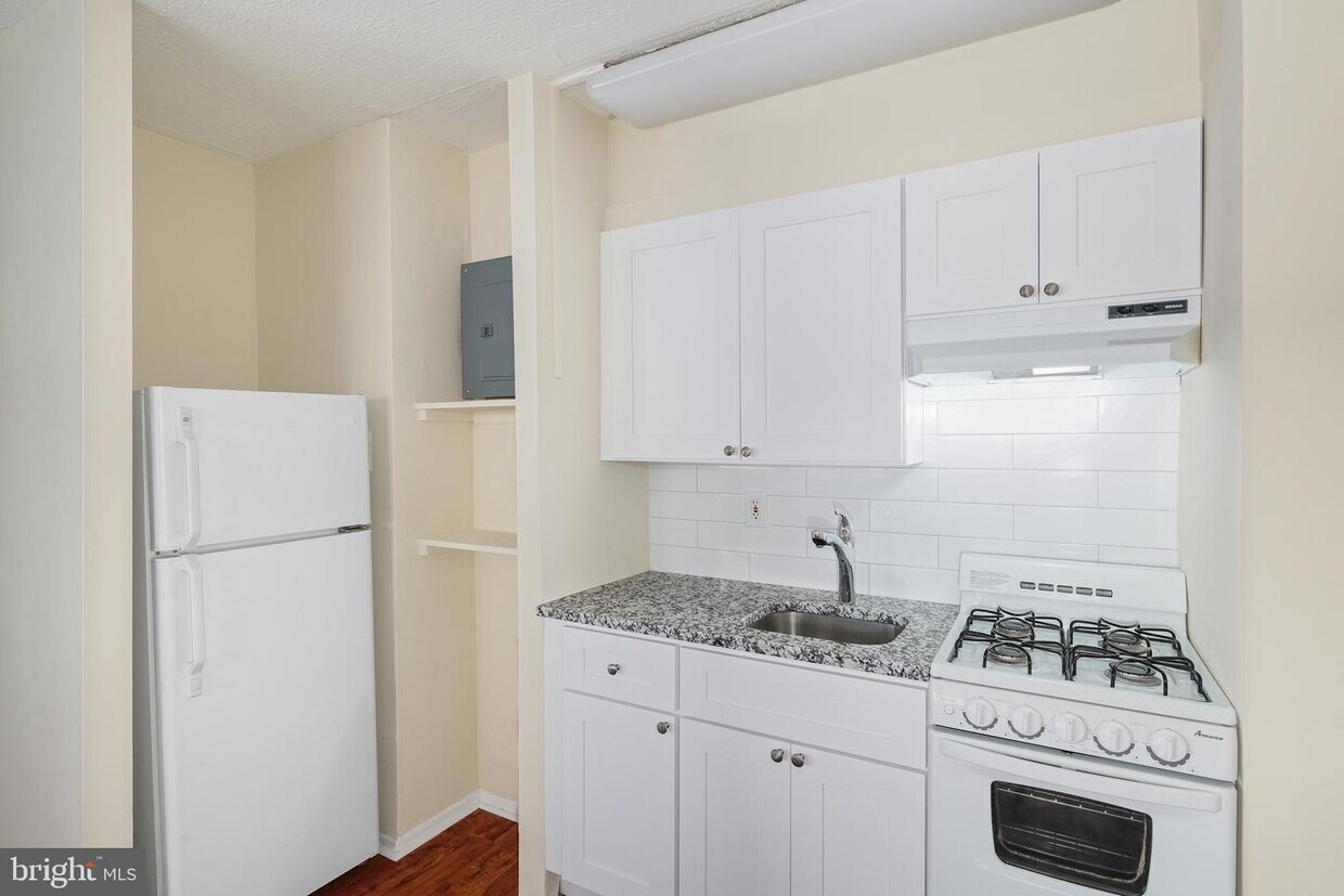 Primary Photo - 2101-17 Chestnut St