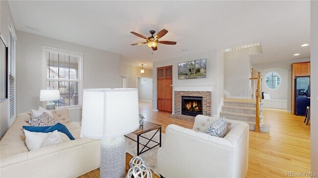 Building Photo - Wow! 4 bedroom plus office in Lowry!