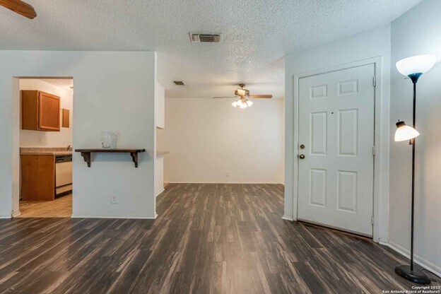 Foto del edificio - 1238 Silverway