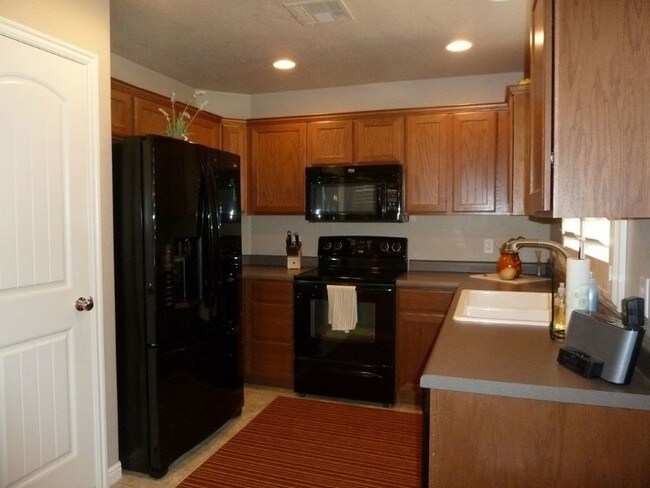 Building Photo - Nice 3 bed 2 bath home in coral Canyon