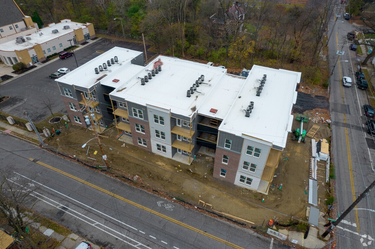 Building Photo - The Savrielle